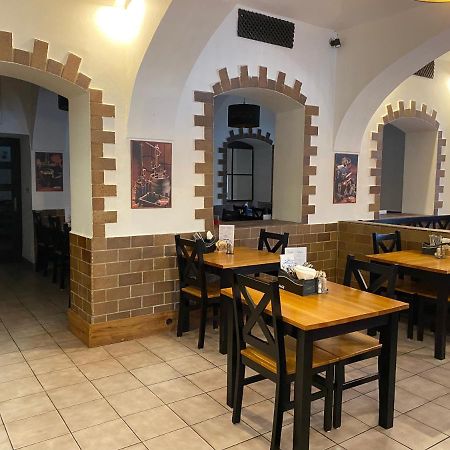 Restaurant Motel Hana Barbara Gastro Sro Ostretin Bagian luar foto