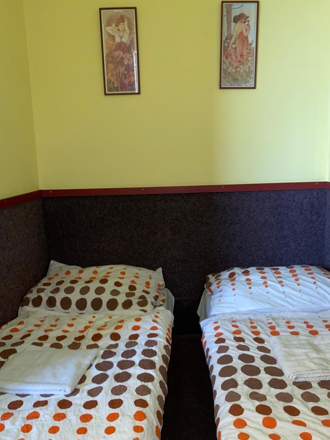Restaurant Motel Hana Barbara Gastro Sro Ostretin Bagian luar foto