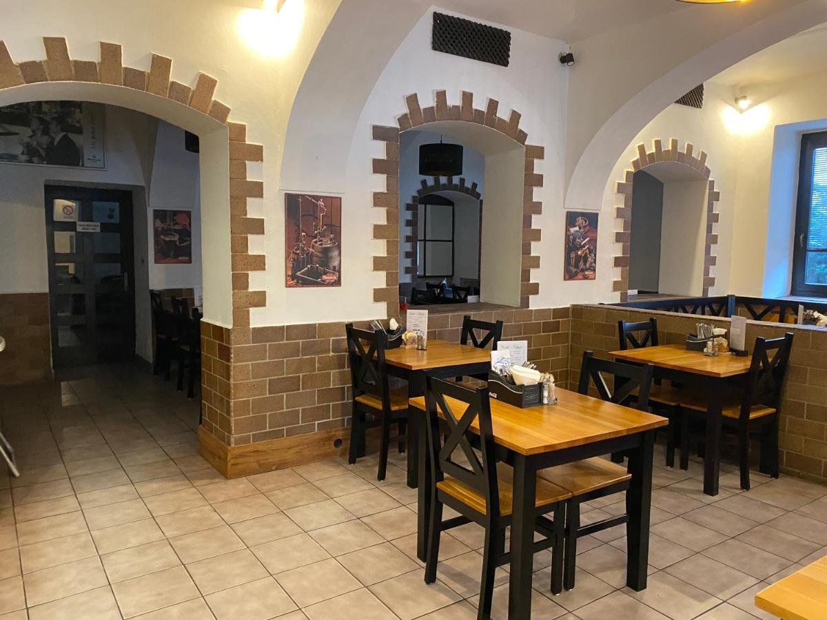 Restaurant Motel Hana Barbara Gastro Sro Ostretin Bagian luar foto