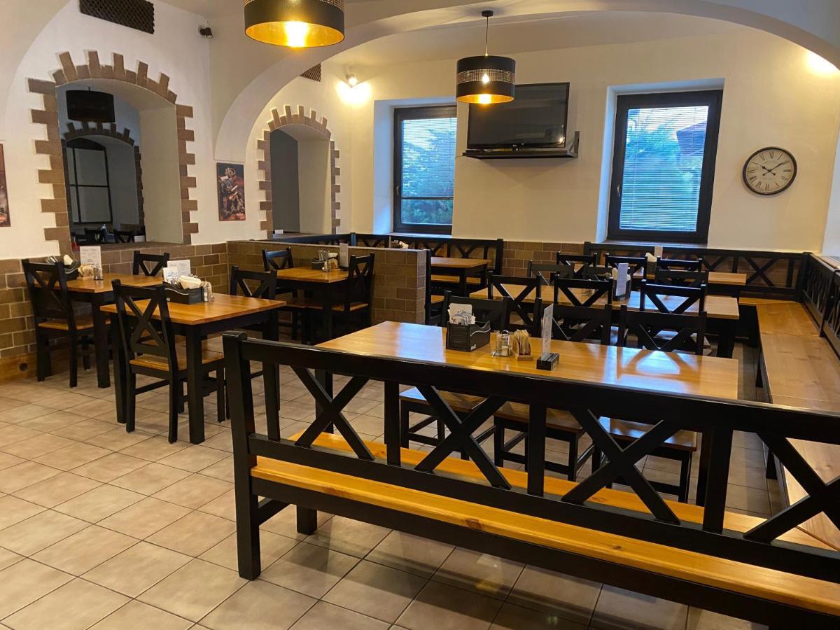 Restaurant Motel Hana Barbara Gastro Sro Ostretin Bagian luar foto